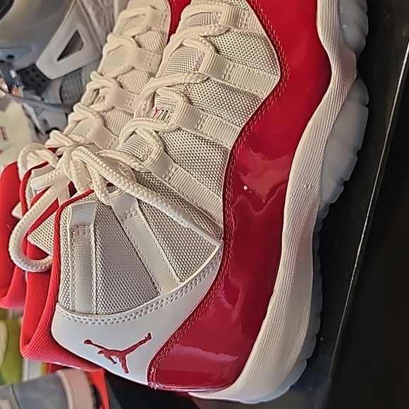 JORDAN RETRO 11 CHERRY🍒 SIZE 8.5M